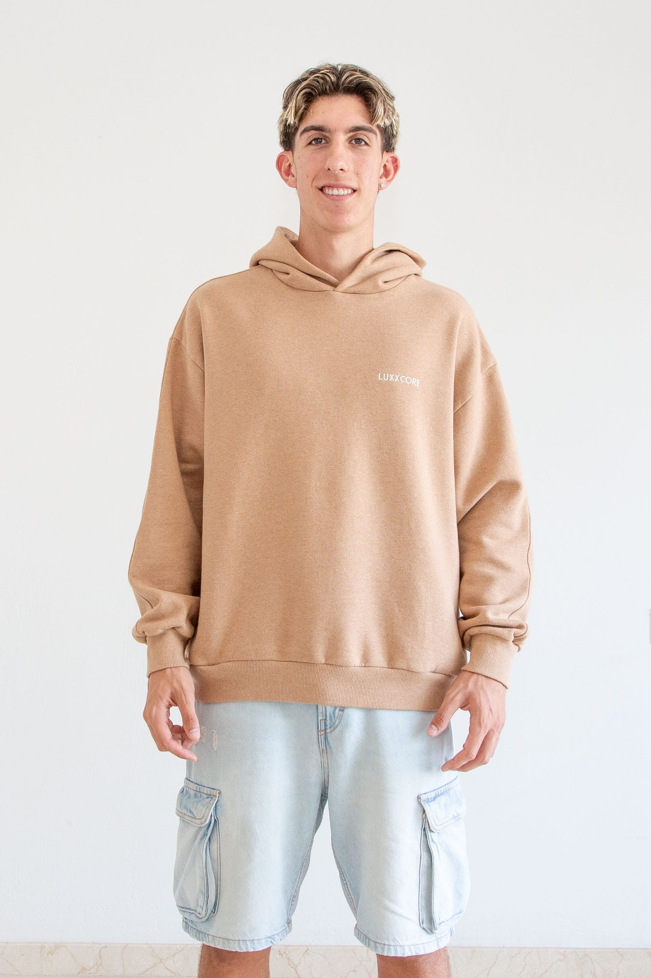 Sudadera algodón orgánico marrón natural con logo bordado en ecru