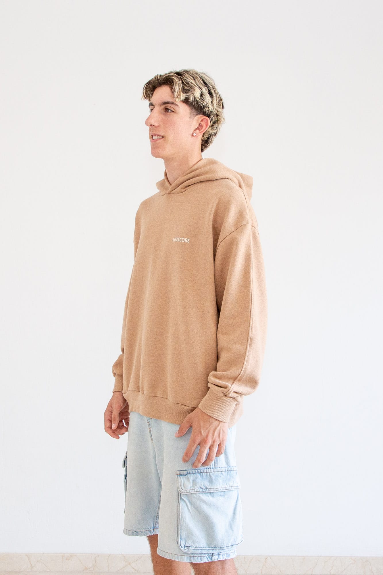 Sudadera unisex algodón 100% orgánico marrón, giro 4/4 izquierda, logo bordado ecru, talla S-XXXL